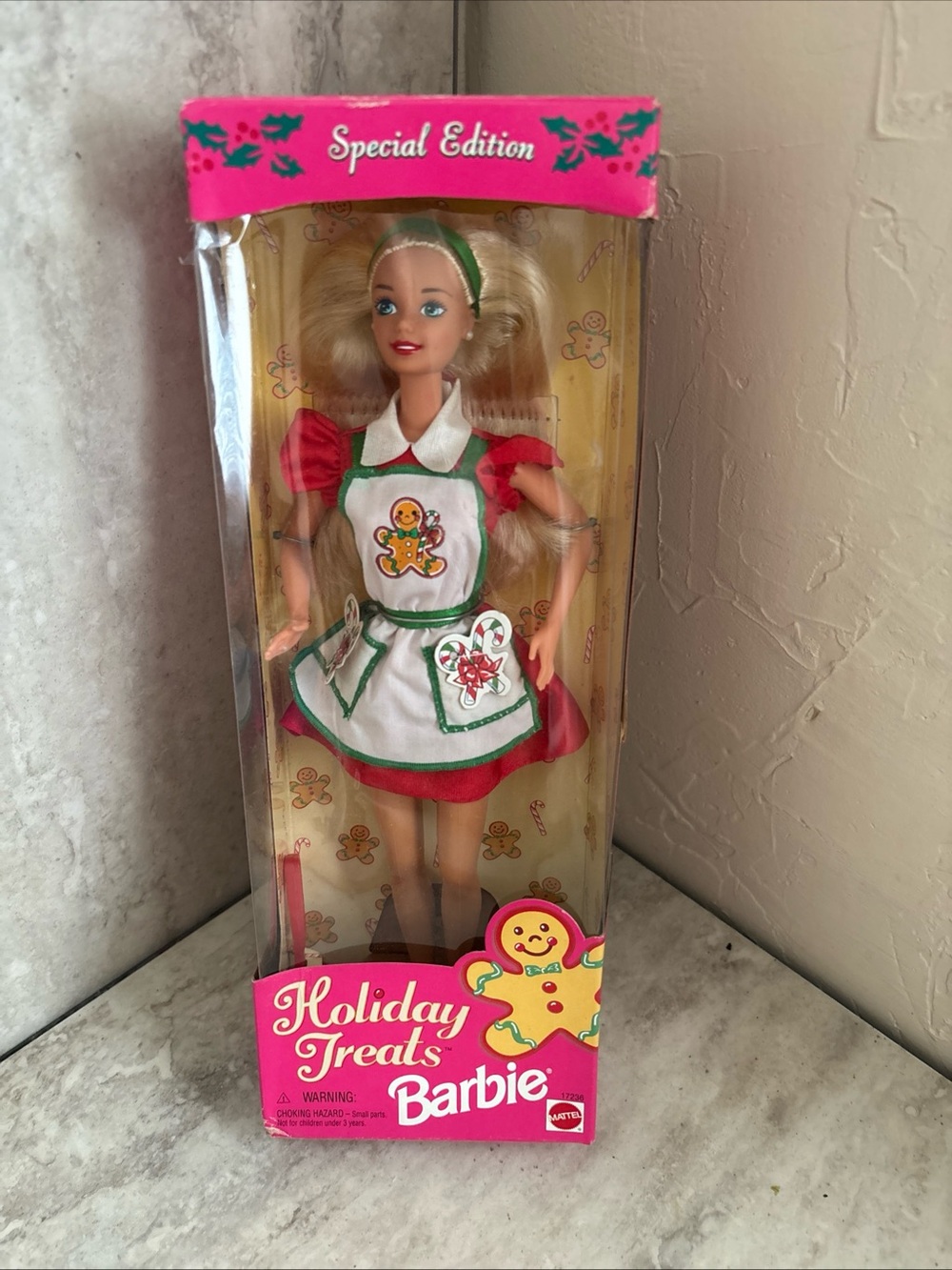 Vintage Mattel Barbie Holiday Treats Special Edition Doll 1997 Blonde Christmas